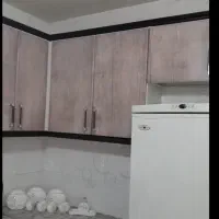 کابینت به همراه گاز و هود و سینک و دوتا دکور چوبی|آب‌چکان و نظم‌دهنده ظروف|اشتهارد, |دیوار