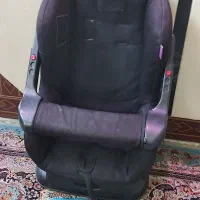 صندلی کودک داخل ماشین