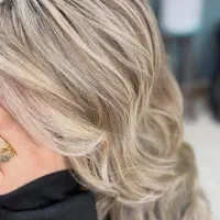 انجام رنگ مو با ۴۰درصد تخفیف.