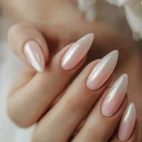 کاشت ناخن فقد۳۰۰هزار تومن