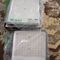 پروژکتور . مهتابی . چراغ