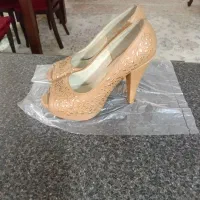 تعدادی کفش پاشنه بلند