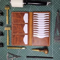 طراحی و دوخت کیف چرم طبیعی دست دوز