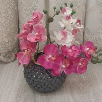 گلدان شیشه ای با گل ارکیده