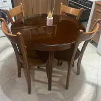 میز ناهارخوری چوپ راش ۴ نفره با شیشه دودی ۸ میل