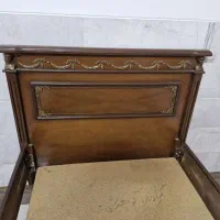 تخت چوبی زرکوب