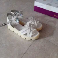 صندل سفید و کفش مجلسی کاملا نو