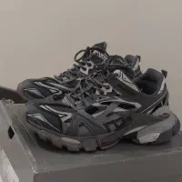 کتونی بالنسیاگا ۴۳