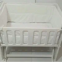 تخت کنار مادر