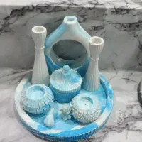 نیاز فروشنده خانم در غرفه دکراتیو و سنگ مصنوعی