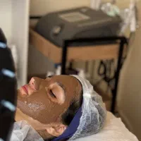 فیشیال تخصصی پوست با بهترین متریال و دستگاه