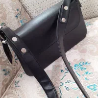 کیف|کیف، کفش، کمربند|میانه, |دیوار