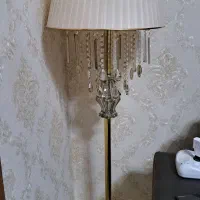 آباژور ایستاده