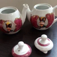 یک جفت قوری قدیمی