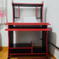 میز تحریر و کامپیوتر