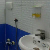 رو شویی سرامیکی گل دار جنس خوب و‌تمیز در حد نو
