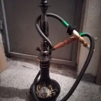 سلام یک قیلون با تنگ ناصر ین شاهی آبی رنگ