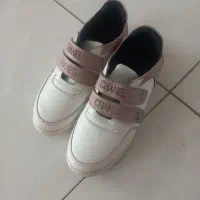 کفش ها همه در حد خیلی نو سایز ۳۹ و ۴۰