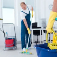 استخدام کارگر خدمات و نظافت فضای عمومی