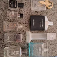 شیشه های خالی و تصویر داخل عکس فروش