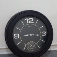 ساعت دیواری در حد