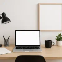 خانم گرافیست مسلط به کامپیوتر