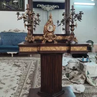 ایینه و شمعدون و ساعت با کنسول