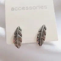 گوشواره میخی تکی برگ نقره ای