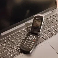 گوشی ساده سامسونگ تاشو