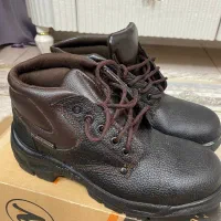 کفش کار جلو آهن|کیف، کفش، کمربند|لاهیجان, کوی خزر|دیوار