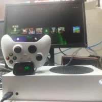 کنسول ایکس باکس سری S / فول گیم /داک شارژ/ در حدنو