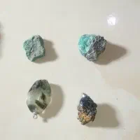 تعدادی سنگ تراش نخورده بفروش میرسد
