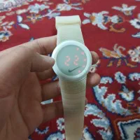 ساعت موچی|ساعت|تربت‌حیدریه, آسایش|دیوار