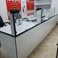 میز پیشخوان و نیمکت در حد