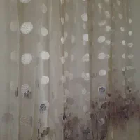 تعدادی پرده حریر و تور و پارچه پرده دوخته نشده