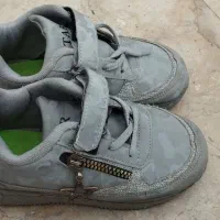 کاپشن و یک جفت کتانی|کفش و لباس بچه|رشت, پیرکلاچای|دیوار