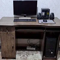 میز کامپیوتر و صندلی تمیز