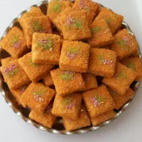 قالب کیک ۵ در ۵ هستش که نمی‌چسبه|ظروف پخت‌وپز|اردکان, |دیوار