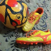 توپ و کفش فوتبال