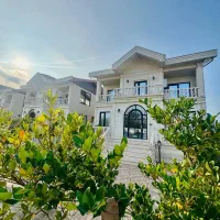 دنبال ویلا لوکس میگردی که ویویش دریاباشه تماس بگیر|فروش خانه و ویلا|رشت, گلسار|دیوار