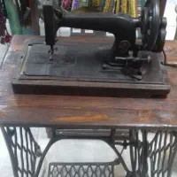 چرخ خیاطی روسی آنتیک با میز