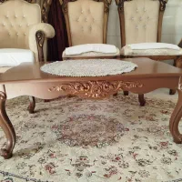 میز چوبی و میز شیشه ای