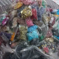 حدود ۲۰۰ بسته دکمه در شکل های مختلف