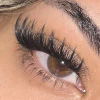 آموزش و خدمات میکاپ و کاشت مژه
