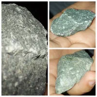 فروش سنگ درخشانی از باغچه