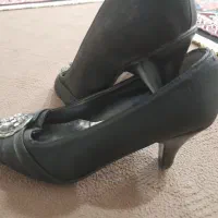 کفش|کیف، کفش، کمربند|سلماس, |دیوار