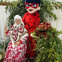 اجاره ی تن پوش های عروسکی،گریم کودک،بادکنک آرایی