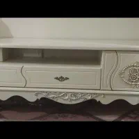 میزتلویزیون درحدنو‌سالم سالم بدون شکستگی