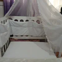 تخت کنار مادر