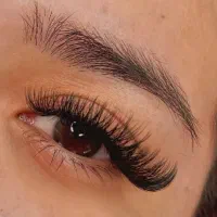 اکستنشن و لیفت مژه